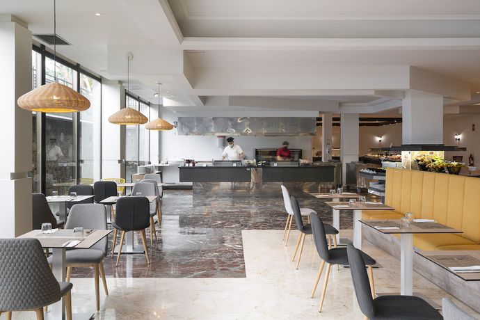 Imagen del bar/restaurante del Hotel Aluasoul Orotava Valley - Adults Only. Foto 2