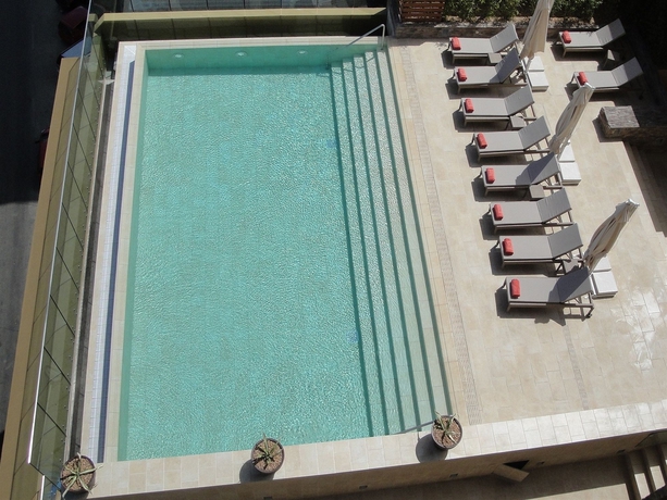 Imagen de la piscina del Hotel Alvalade. Foto 8