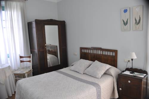 Imagen de la habitación del Hotel Alvarella. Foto 5
