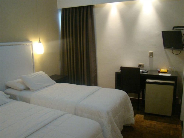 Imagen de la habitación del Hotel Alvear, Montevideo. Foto 6