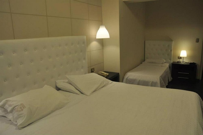 Imagen de la habitación del Hotel Alvear, Montevideo. Foto 7