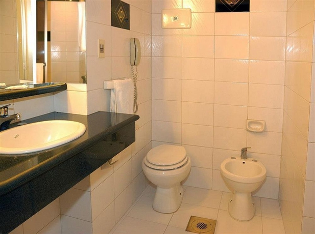 Imagen de la habitación del Hotel Alvear, Montevideo. Foto 10