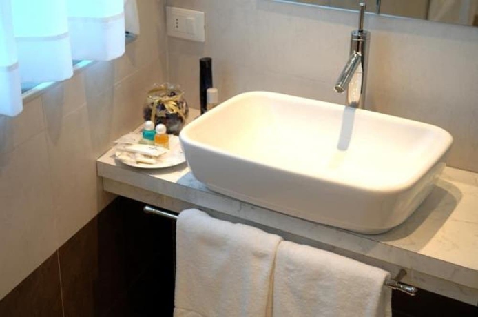 Imagen de la habitación del Hotel Alverì. Foto 13