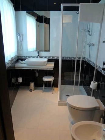 Imagen de la habitación del Hotel Alverì. Foto 14