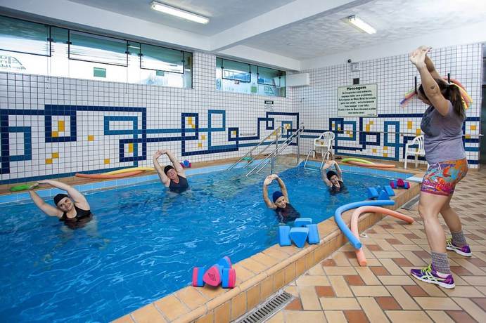 Imagen de la piscina del Hotel Alves, Mar&iacute;lia. Foto 20