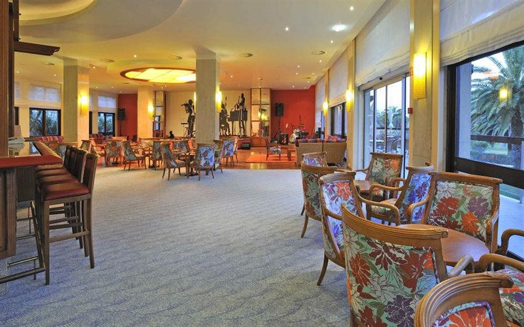 Imagen del bar/restaurante del Hotel Alvor Atl&acirc;ntico Beach Aparthotel. Foto 3