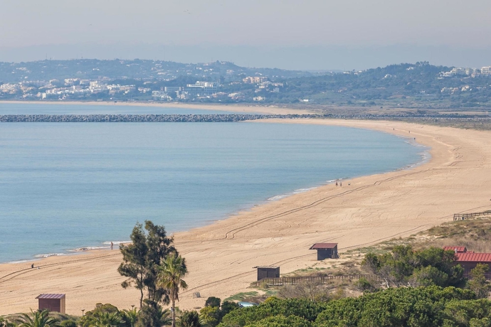 Imagen de los exteriores del Hotel Alvor Atl&acirc;ntico Beach Aparthotel. Foto 12