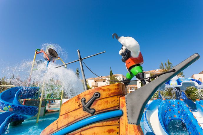Imagen de la piscina del Hotel Alykanas Village. Foto 17