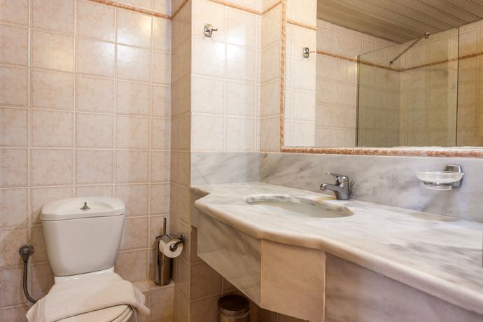 Imagen de la habitación del Hotel Alykanas Village. Foto 13