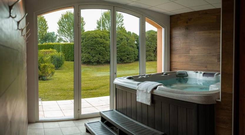 Imagen de la piscina del Hotel Alysson H&ocirc;tel. Foto 18