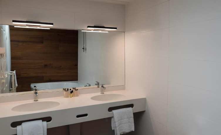 Imagen de la habitación del Hotel Alysson H&ocirc;tel. Foto 10