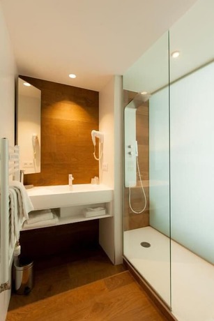 Imagen de la habitación del Hotel Alysson H&ocirc;tel. Foto 14