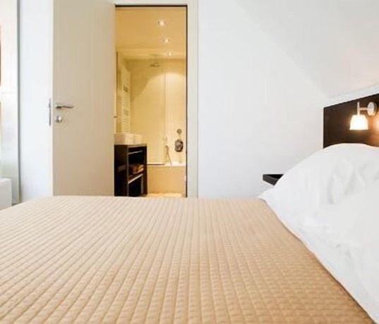 Imagen de la habitación del Hotel Alzinn. Foto 9