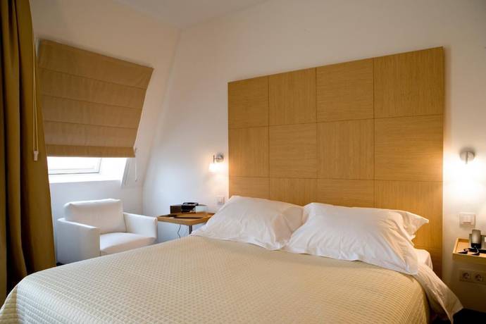 Imagen de la habitación del Hotel Alzinn. Foto 12