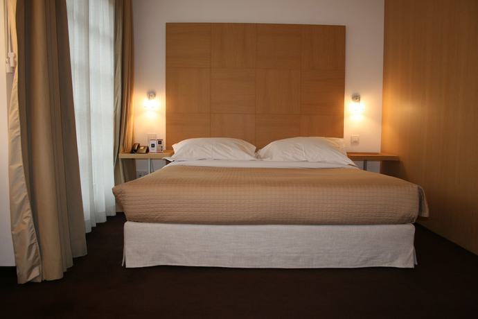 Imagen de la habitación del Hotel Alzinn. Foto 14