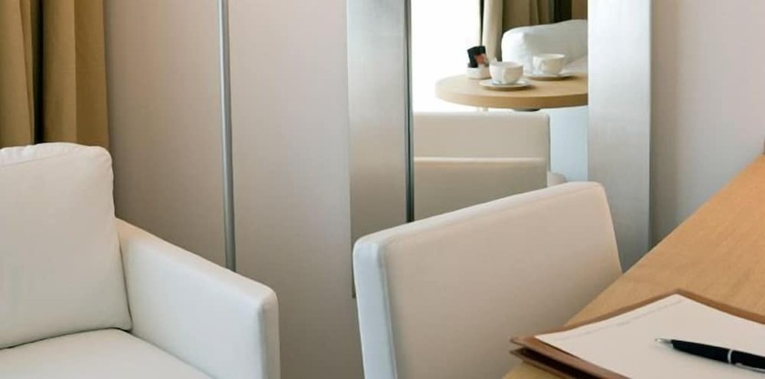 Imagen de la habitación del Hotel Alzinn. Foto 15