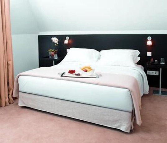 Imagen de la habitación del Hotel Alzinn. Foto 17