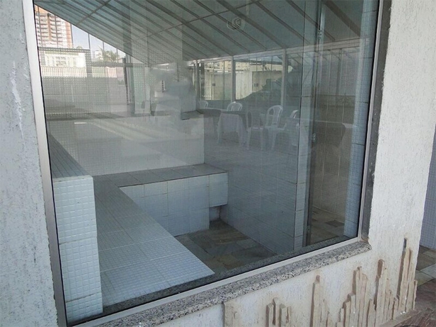 Imagen de la piscina del Hotel Alzira Park. Foto 19