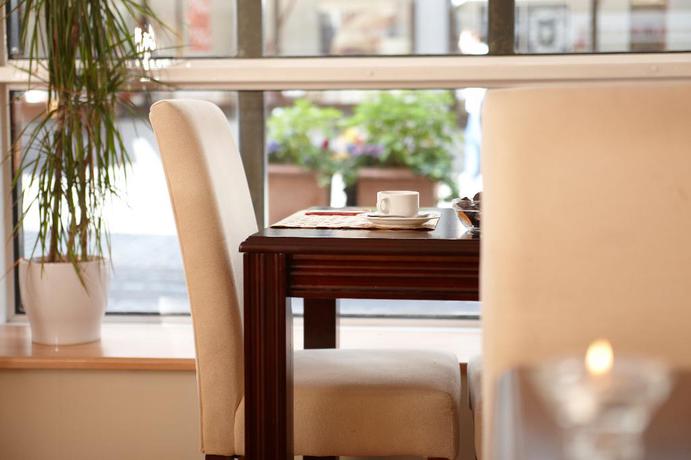 Imagen del bar/restaurante del Hotel Am Kieler Schloss Kiel By Première Classe. Foto 5