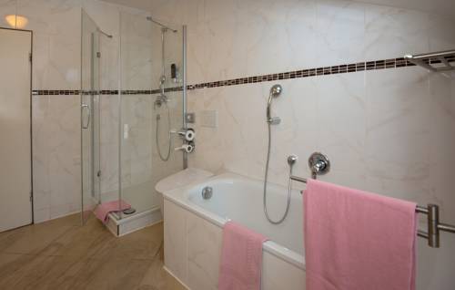 Imagen de la habitación del Hotel Am Kochbrunnen. Foto 13