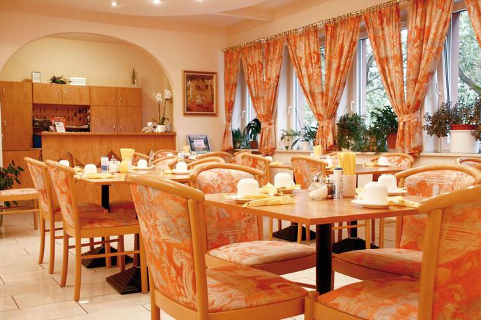 Imagen del bar/restaurante del Hotel Am Kurfuerstenplatz - Messe. Foto 2