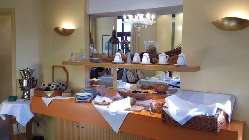 Imagen del bar/restaurante del Hotel Am Kurpark Bad Salzelmen. Foto 3