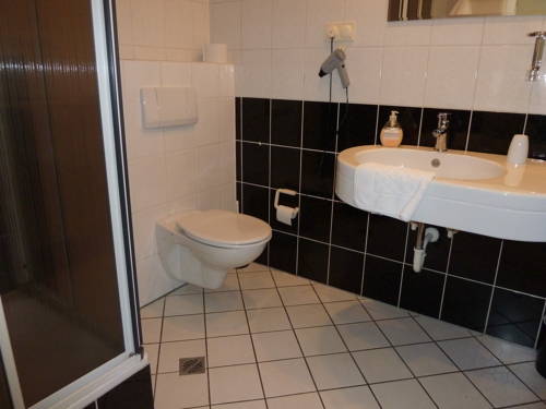 Imagen de la habitación del Hotel Am Schloss Broich. Foto 7