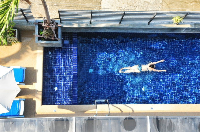 Imagen de la piscina del Hotel Am Surin Place. Foto 12