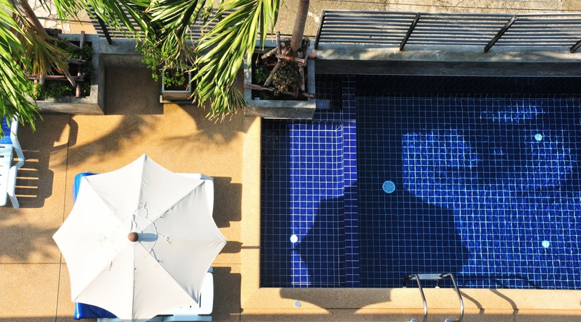 Imagen de la piscina del Hotel Am Surin Place. Foto 13