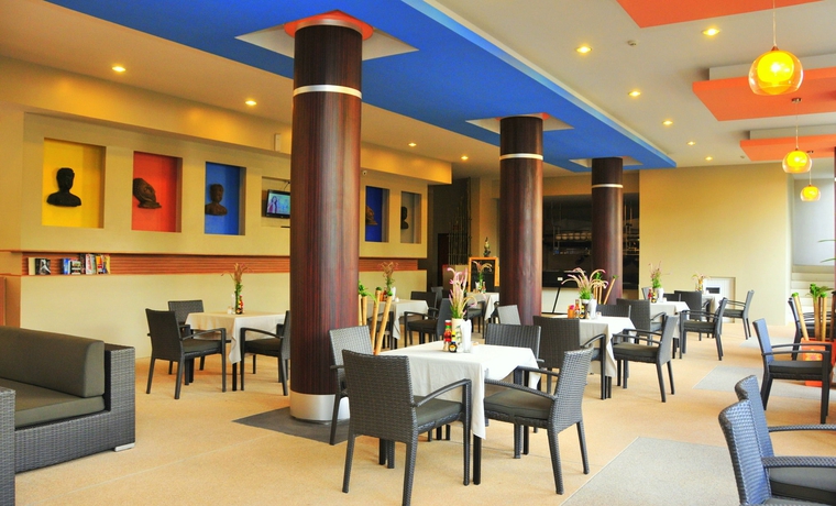 Imagen del bar/restaurante del Hotel Am Surin Place. Foto 2