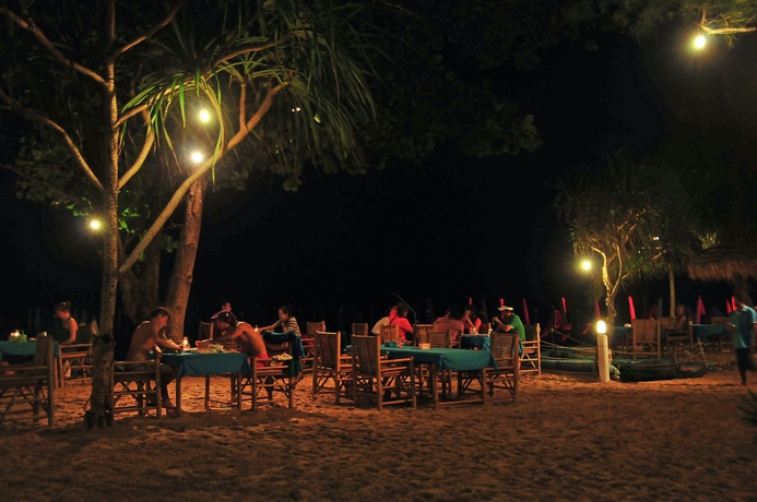 Imagen de los exteriores del Hotel Am Surin Place. Foto 8