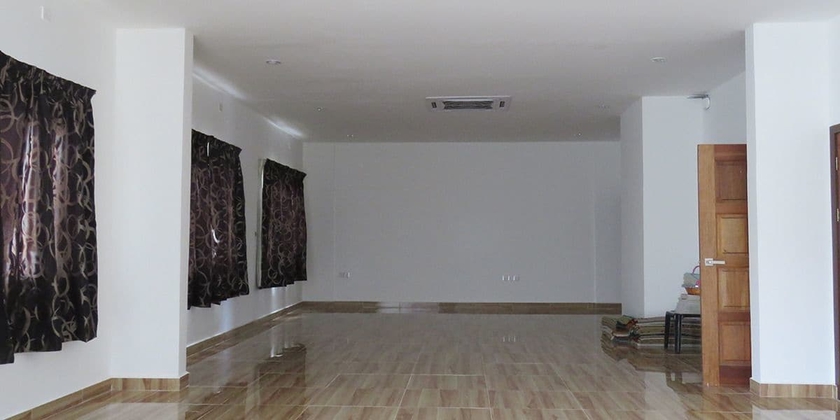 Imagen de los interiores del Hotel Am Transit Inn. Foto 15