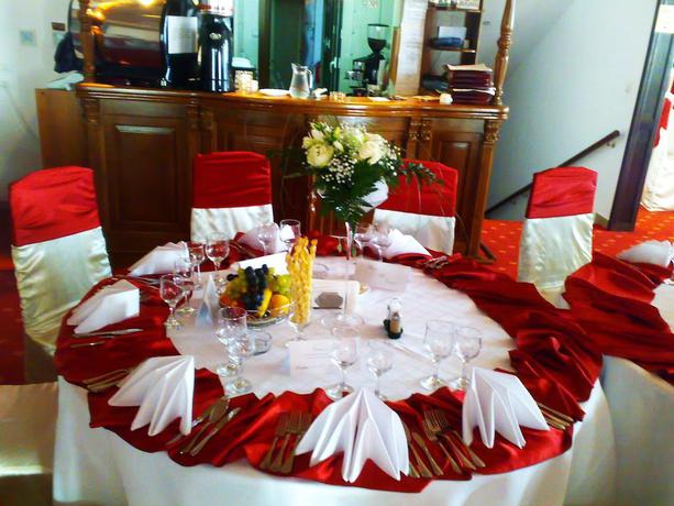 Imagen del bar/restaurante del Hotel AmaDeus, Focsani. Foto 3