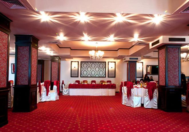 Imagen del bar/restaurante del Hotel AmaDeus, Focsani. Foto 6