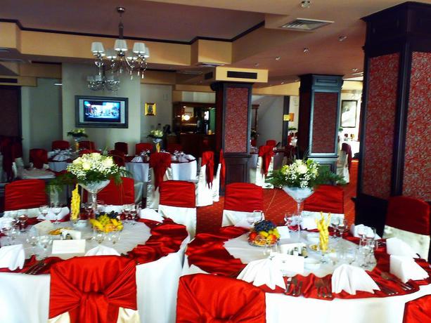 Imagen del bar/restaurante del Hotel AmaDeus, Focsani. Foto 7