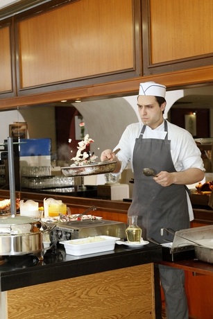 Imagen del bar/restaurante del Hotel Amada Colossos Resort. Foto 3