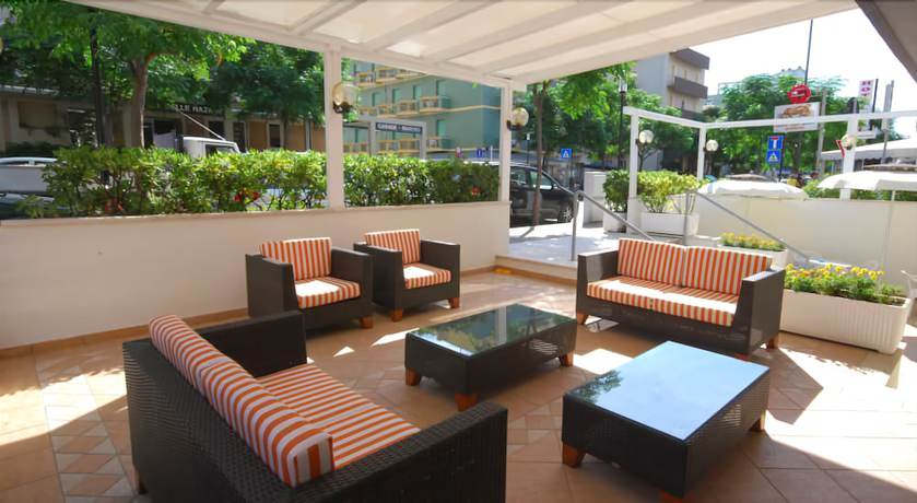 Imagen de los exteriores del Hotel Amadei Figaro and Apartments. Foto 12