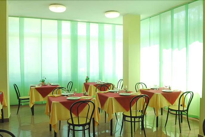 Imagen del bar/restaurante del Hotel Amadei Figaro and Apartments. Foto 3