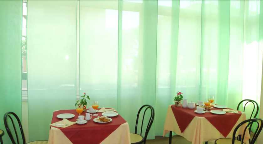 Imagen del bar/restaurante del Hotel Amadei Figaro and Apartments. Foto 4