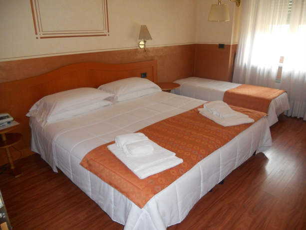 Imagen de la habitación del Hotel Amadeus Torino. Foto 5