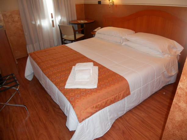 Imagen de la habitación del Hotel Amadeus Torino. Foto 7