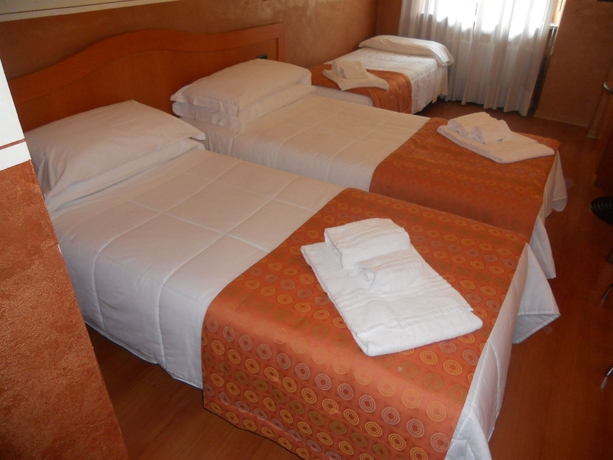 Imagen de la habitación del Hotel Amadeus Torino. Foto 10