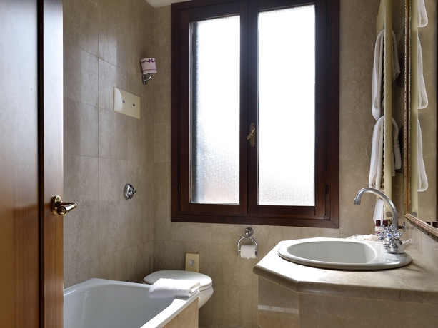 Imagen de la habitación del Hotel Amadeus, Venecia. Foto 6