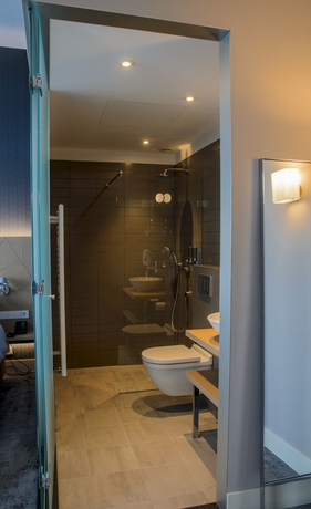 Imagen de la habitación del Hotel Amadi Panorama. Foto 12