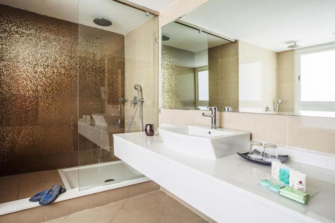 Imagen de la habitación del Hotel Amadil Ocean Club. Foto 8