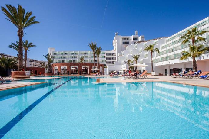 Imagen de la piscina del Hotel Amadil Ocean Club. Foto 24