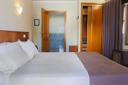 Imagen de la habitación del Hotel Amadora Palace. Foto 3