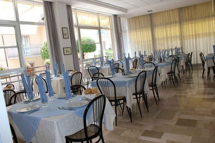 Imagen del bar/restaurante del Hotel Amados. Foto 5