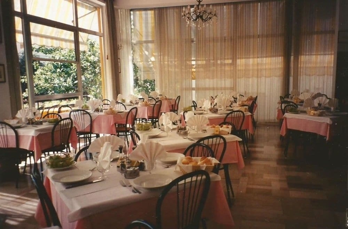 Imagen del bar/restaurante del Hotel Amados. Foto 9