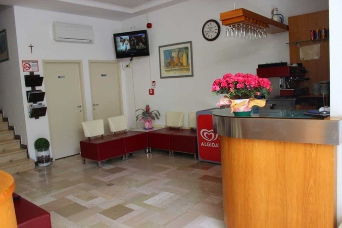 Imagen del bar/restaurante del Hotel Amados. Foto 13